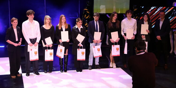 Najzdolniejsi studenci z miejskim stypendium