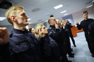 02.12.2025. Kielce. Ślubowanie nowo przyjętych policjantów / Fot. Wiktor Taszłow - Radio Kielce