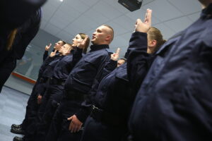 02.12.2025. Kielce. Ślubowanie nowo przyjętych policjantów / Fot. Wiktor Taszłow - Radio Kielce