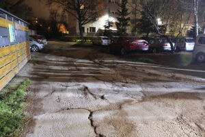 INTERWENCJA. Mieszkańcy proszą o pomoc w sprawie chodnika