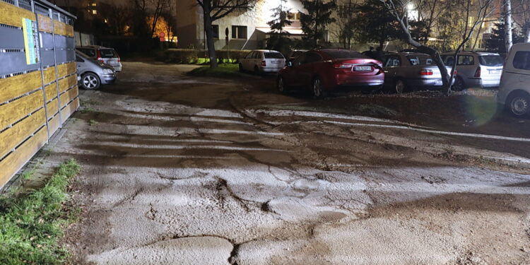 INTERWENCJA. Mieszkańcy proszą o pomoc w sprawie chodnika