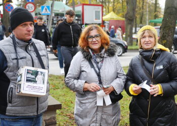 Trwa kwesta na kieleckich cmentarzach - Radio Kielce 01.11.2025. Kielce. Cmentarz Stary. Kwesta / Fot. Wiktor Taszłow - Radio Kielce