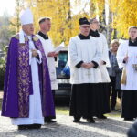 Biskup Andrzej Kaleta: nadzieja zbawienia gromadzi nas na cmentarzach