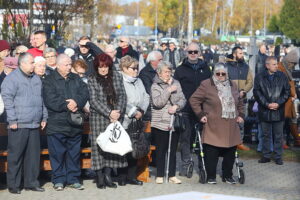 01.11.2025. Kielce. Cmentarz Piaski. Wszystkich Świętych. Msza Święta / Fot. Wiktor Taszłow - Radio Kielce