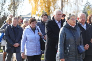 01.11.2025. Kielce. Cmentarz Piaski. Wszystkich Świętych. Msza Święta / Fot. Wiktor Taszłow - Radio Kielce