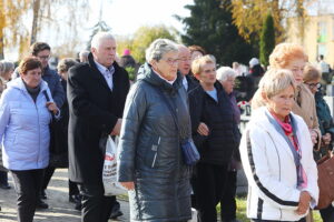 01.11.2025. Kielce. Cmentarz Piaski. Wszystkich Świętych. Msza Święta / Fot. Wiktor Taszłow - Radio Kielce