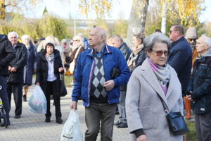 01.11.2025. Kielce. Cmentarz Piaski. Wszystkich Świętych. Msza Święta / Fot. Wiktor Taszłow - Radio Kielce