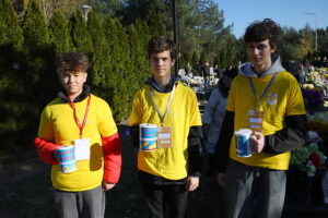 Młodzi ludzie wspierają hospicjum Caritas - Radio Kielce