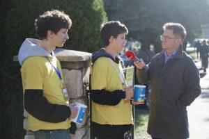 Młodzi ludzie wspierają hospicjum Caritas - Radio Kielce