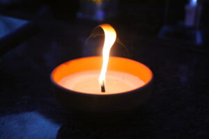 01.11.2025. Kielce. Cmentarz Stary nocą / Fot. Wiktor Taszłow - Radio Kielce