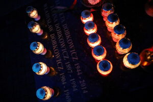 01.11.2025. Kielce. Cmentarz Stary nocą / Fot. Wiktor Taszłow - Radio Kielce