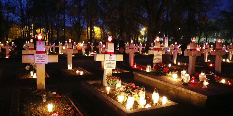 Społecznicy pamiętają o bohaterach z przeszłości