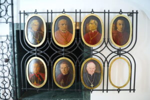 Otwarte krypty w kieleckiej katedrze - Radio Kielce 02.11.2025. Kielce. Katedra. Krypty / Fot. Wiktor Taszłow - Radio Kielce