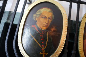 Otwarte krypty w kieleckiej katedrze - Radio Kielce 02.11.2025. Kielce. Katedra. Krypty / Fot. Wiktor Taszłow - Radio Kielce