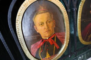 Otwarte krypty w kieleckiej katedrze - Radio Kielce 02.11.2025. Kielce. Katedra. Krypty / Fot. Wiktor Taszłow - Radio Kielce