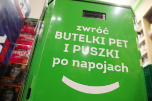 System kaucyjny na razie bardziej w teorii niż w praktyce - Radio Kielce 04.11.2025. Kielce. Recyklomat w sklepie „Żabka” / Fot. Wiktor Taszłow - Radio Kielce