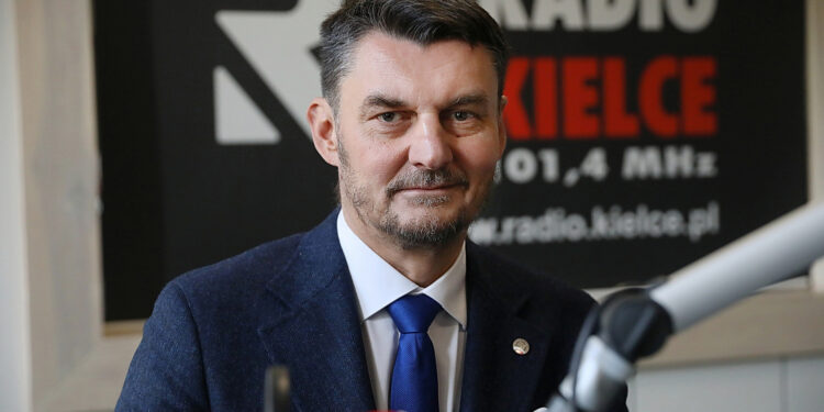 Lech Parell: trzeba pomóc tym, którzy dotąd byli pomijani - Radio Kielce 06.11.2025. Radio Kielce. Rozmowa Dnia. Na zdjęciu: Lech Parell - szef Urzędu do Spraw Kombatantów i Osób Represjonowanych / Fot. Wiktor Taszłow - Radio Kielce