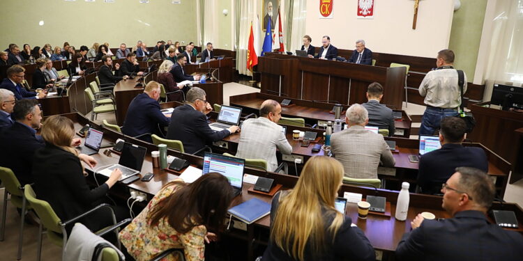 Jaka przyszłość parkingu pod Placem Wolności? - Radio Kielce 06.11.2025. Kielce. Sesja rady miasta / Fot. Wiktor Taszłow - Radio Kielce