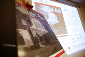 Stanisław Szrek z wyróżnieniem za opiekę nad zabytkami - Radio Kielce 06.11.2025. Kielce. Konferencja „Dwór Polski. Zjawisko historyczne i kulturowe” / Fot. Wiktor Taszłow - Radio Kielce