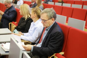 Stanisław Szrek z wyróżnieniem za opiekę nad zabytkami - Radio Kielce 06.11.2025. Kielce. Konferencja „Dwór Polski. Zjawisko historyczne i kulturowe” / Fot. Wiktor Taszłow - Radio Kielce