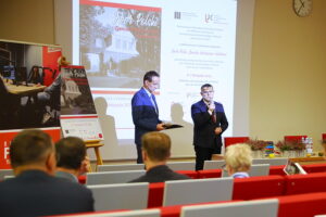 Stanisław Szrek z wyróżnieniem za opiekę nad zabytkami - Radio Kielce 06.11.2025. Kielce. Konferencja „Dwór Polski. Zjawisko historyczne i kulturowe” / Fot. Wiktor Taszłow - Radio Kielce