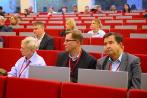 Stanisław Szrek z wyróżnieniem za opiekę nad zabytkami - Radio Kielce 06.11.2025. Kielce. Konferencja „Dwór Polski. Zjawisko historyczne i kulturowe” / Fot. Wiktor Taszłow - Radio Kielce