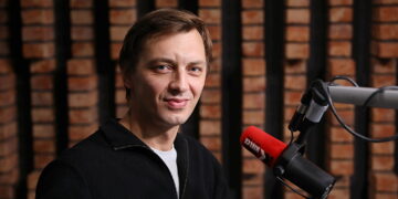 20.11.2025. Radio Kielce. Rozmowa Dnia. Na zdjęciu: Jakub Wątor - dyrektor artystyczny Festiwalu Form Dokumentalnych NURT / Fot. Wiktor Taszłow - Radio Kielce