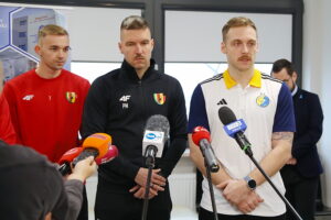 21.11.2025. Kielce. Poliklinika MSWiA. Spotkanie w ramach akcji „Movember” / Fot. Wiktor Taszłow - Radio Kielce