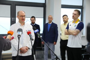 21.11.2025. Kielce. Poliklinika MSWiA. Spotkanie w ramach akcji „Movember” / Fot. Wiktor Taszłow - Radio Kielce