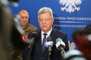 21.11.2025. Kielce. Posiedzenie Wojewódzkiego Zespołu Zarządzania Kryzysowego / Fot. Wiktor Taszłow - Radio Kielce