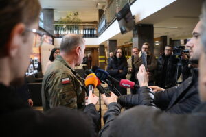 21.11.2025. Kielce. Posiedzenie Wojewódzkiego Zespołu Zarządzania Kryzysowego / Fot. Wiktor Taszłow - Radio Kielce