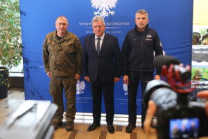 21.11.2025. Kielce. Posiedzenie Wojewódzkiego Zespołu Zarządzania Kryzysowego / Fot. Wiktor Taszłow - Radio Kielce