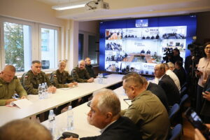 21.11.2025. Kielce. Posiedzenie Wojewódzkiego Zespołu Zarządzania Kryzysowego / Fot. Wiktor Taszłow - Radio Kielce