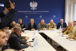 21.11.2025. Kielce. Posiedzenie Wojewódzkiego Zespołu Zarządzania Kryzysowego / Fot. Wiktor Taszłow - Radio Kielce