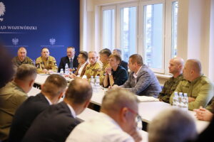 21.11.2025. Kielce. Posiedzenie Wojewódzkiego Zespołu Zarządzania Kryzysowego / Fot. Wiktor Taszłow - Radio Kielce