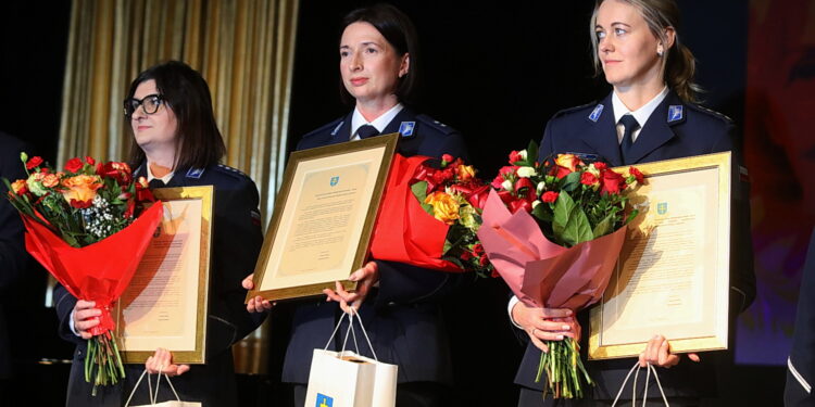 Starostwo doceniło najbardziej zasłużone funkcjonariuszki