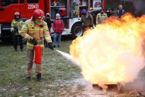 Żołnierze i strażacy uczyli jak sobie radzić w sytuacjach kryzysowych