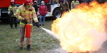 Żołnierze i strażacy uczyli jak sobie radzić w sytuacjach kryzysowych