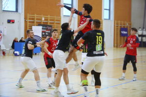 Po heroicznej walce SMS przegrywa z Pałacem Tarnów - Radio Kielce