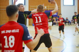 Po heroicznej walce SMS przegrywa z Pałacem Tarnów - Radio Kielce