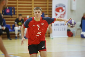 Po heroicznej walce SMS przegrywa z Pałacem Tarnów - Radio Kielce