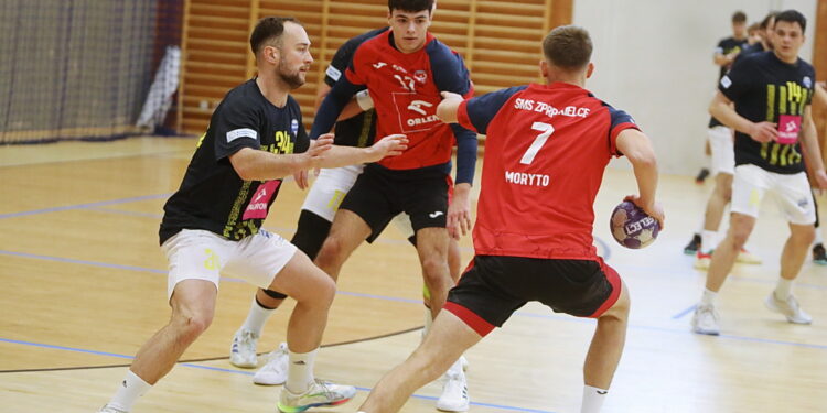 W 12. kolejce I ligi piłki ręcznej SMS ZPRP II Kielce zagra w piątek (28 listopada) na wyjeździe z SPR Orłem Przeworsk.