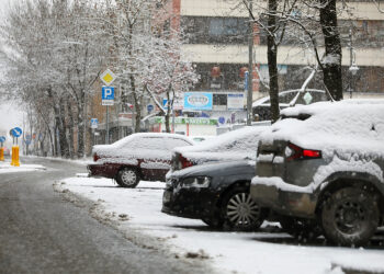 IMGW: silny mróz i opady śniegu w całym kraju. GDDKiA apeluje o bezpieczną jazdę - Radio Kielce 23.11.2025. Kielce. Zima / Fot. Wiktor Taszłow - Radio Kielce