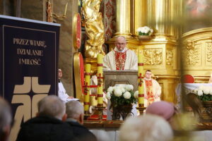 23.11.2025. Kielce. Katedra. Wręczenie medali „Pro Christo Rege et Ecclesia” / Fot. Wiktor Taszłow - Radio Kielce