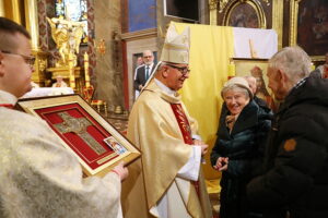 23.11.2025. Kielce. Katedra. Wręczenie medali „Pro Christo Rege et Ecclesia” / Fot. Wiktor Taszłow - Radio Kielce