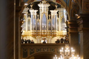23.11.2025. Kielce. Katedra. Wręczenie medali „Pro Christo Rege et Ecclesia” / Fot. Wiktor Taszłow - Radio Kielce