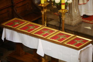 23.11.2025. Kielce. Katedra. Wręczenie medali „Pro Christo Rege et Ecclesia” / Fot. Wiktor Taszłow - Radio Kielce