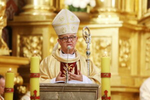 23.11.2025. Kielce. Katedra. Wręczenie medali „Pro Christo Rege et Ecclesia” / Fot. Wiktor Taszłow - Radio Kielce