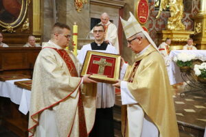 23.11.2025. Kielce. Katedra. Wręczenie medali „Pro Christo Rege et Ecclesia” / Fot. Wiktor Taszłow - Radio Kielce