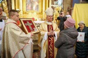23.11.2025. Kielce. Katedra. Wręczenie medali „Pro Christo Rege et Ecclesia” / Fot. Wiktor Taszłow - Radio Kielce